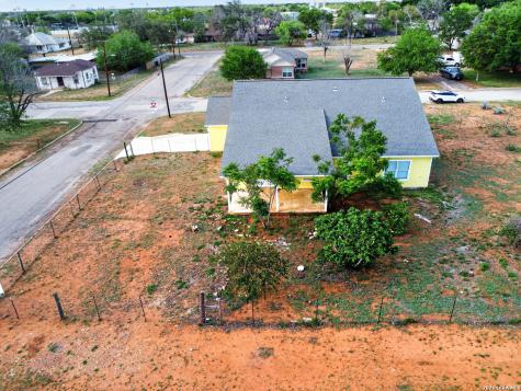 1006 E Taft Street Pearsall TX 78061