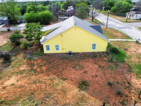 1006 E Taft Street Pearsall TX 78061