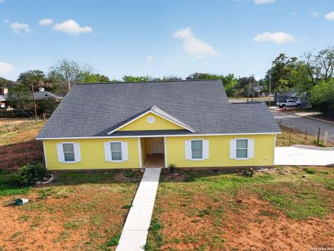 1006 E Taft Street Pearsall TX 78061