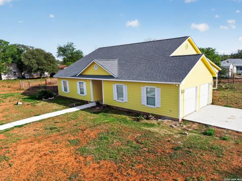 1006 E Taft Street Pearsall TX 78061