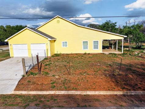 1006 E Taft Street Pearsall TX 78061