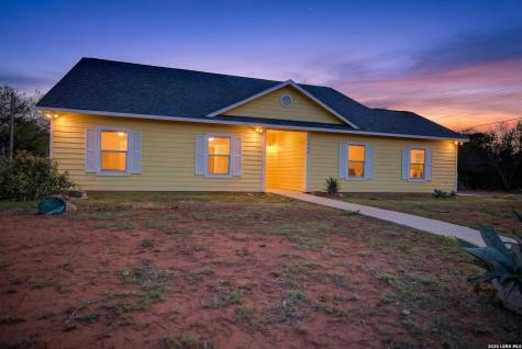 1006 E Taft Street Pearsall TX 78061