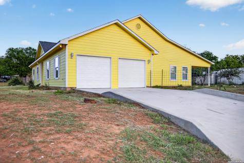 1006 E Taft Street Pearsall TX 78061