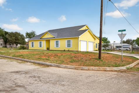 1006 E Taft Street Pearsall TX 78061