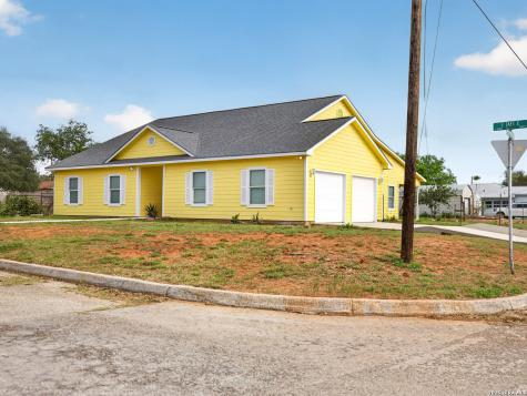 1006 E Taft Street Pearsall TX 78061
