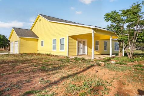 1006 E Taft Street Pearsall TX 78061