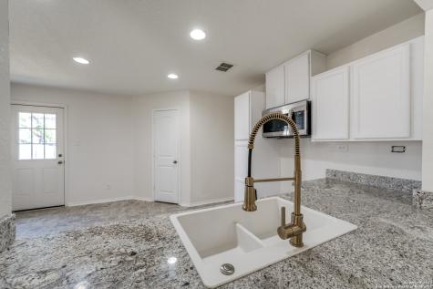 9859 Twinbear Creek San Antonio TX 78245