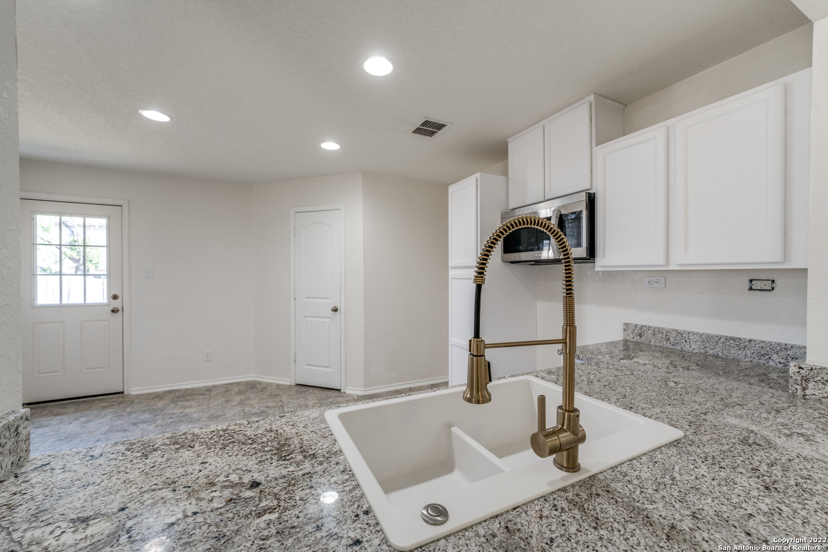 9859 Twinbear Creek San Antonio TX 78245