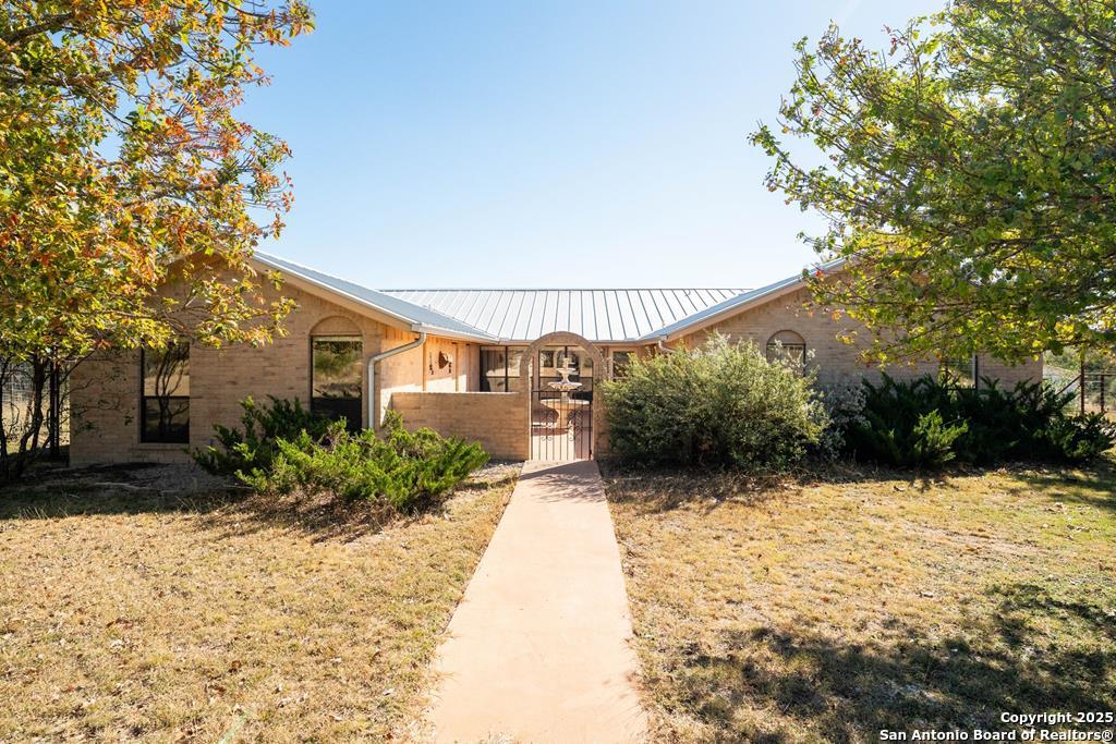 200 Roundabout Lane Kerrville TX 78028
