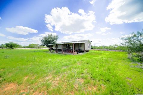 10069 County Road 263 Realitos TX 78376