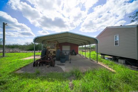 10069 County Road 263 Realitos TX 78376