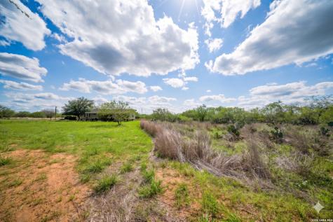 10069 County Road 263 Realitos TX 78376