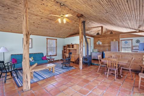 2925 County Road 361 Utopia TX 78884
