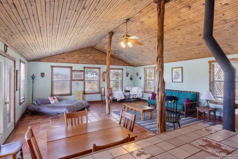 2925 County Road 361 Utopia TX 78884