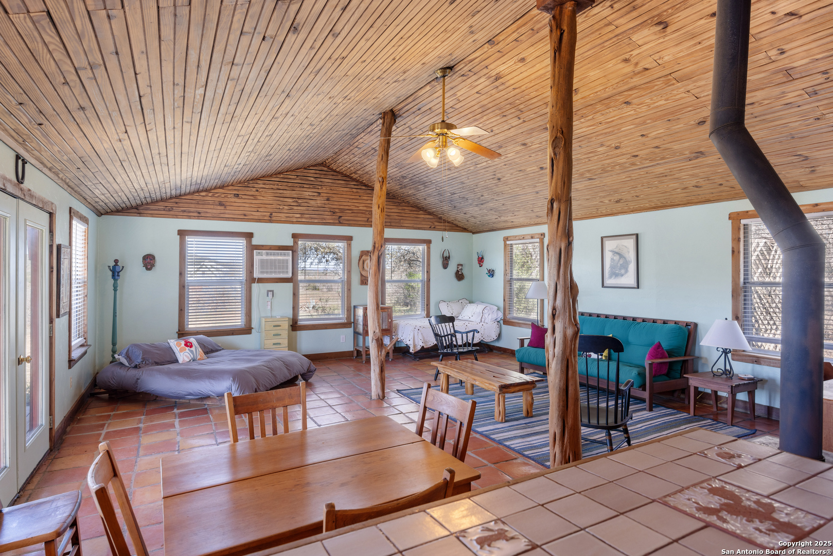 2925 County Road 361 Utopia TX 78884