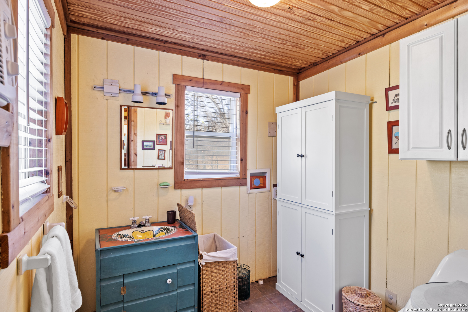 2925 County Road 361 Utopia TX 78884