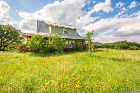 2925 County Road 361 Utopia TX 78884