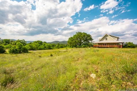 2925 County Road 361 Utopia TX 78884