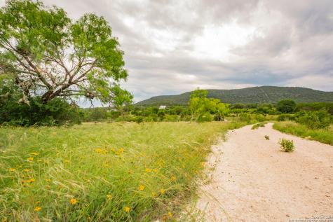 2925 County Road 361 Utopia TX 78884