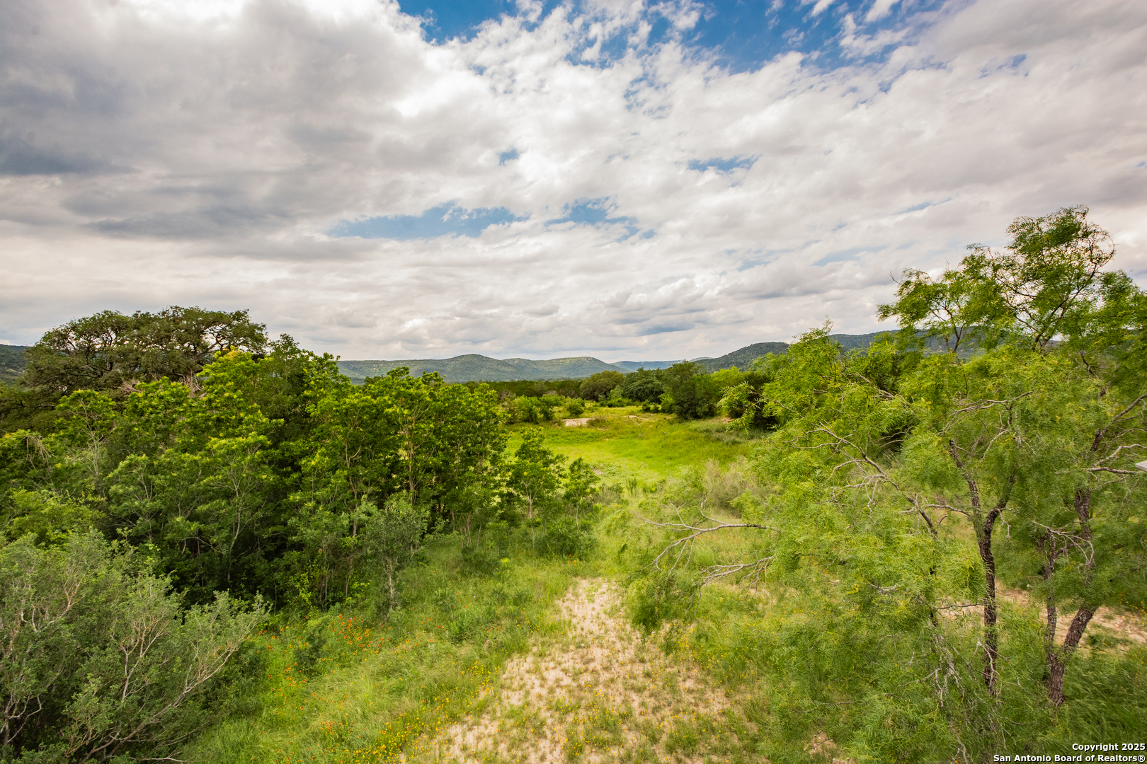 2925 County Road 361 Utopia TX 78884