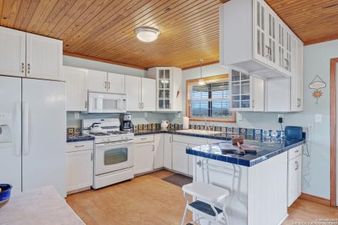 2925 County Road 361 Utopia TX 78884