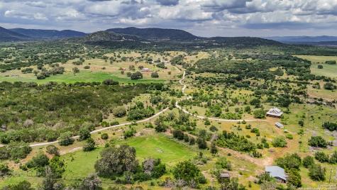2925 County Road 361 Utopia TX 78884