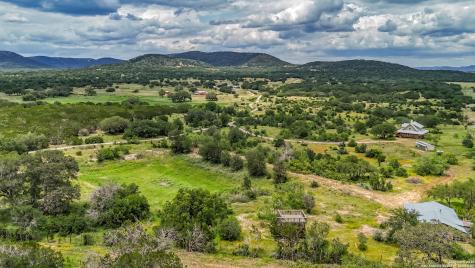 2925 County Road 361 Utopia TX 78884