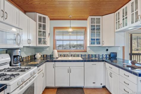 2925 County Road 361 Utopia TX 78884