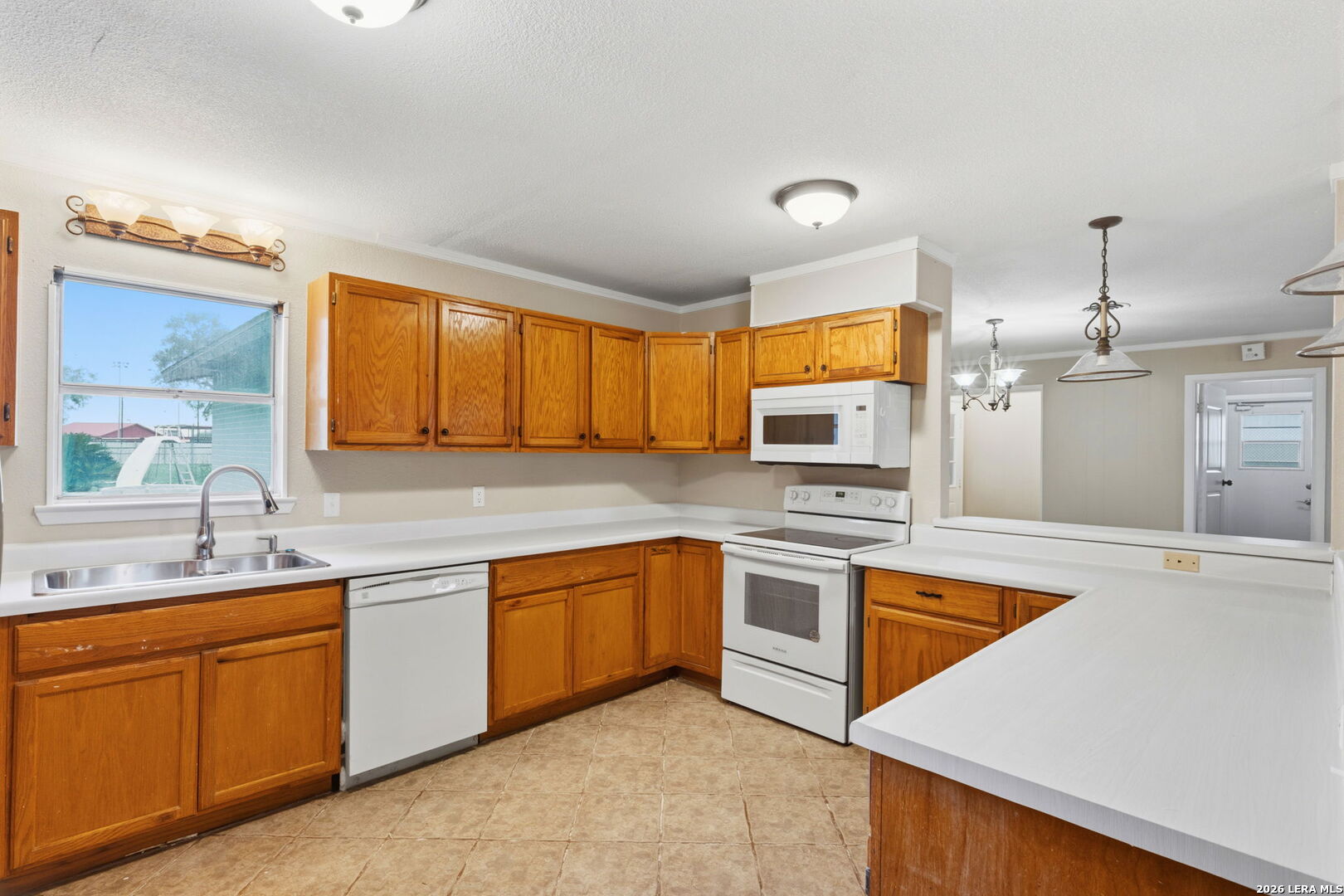 208 S State Highway 16 Jourdanton TX 78026
