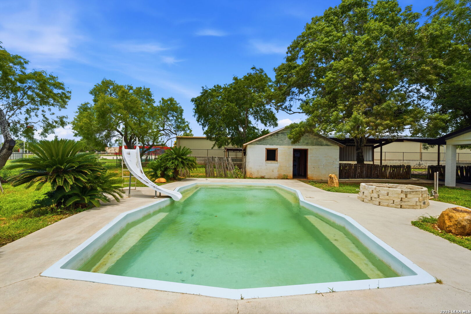 208 S State Highway 16 Jourdanton TX 78026