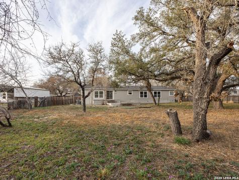 3938 Cannon Wood Elmendorf TX 78112