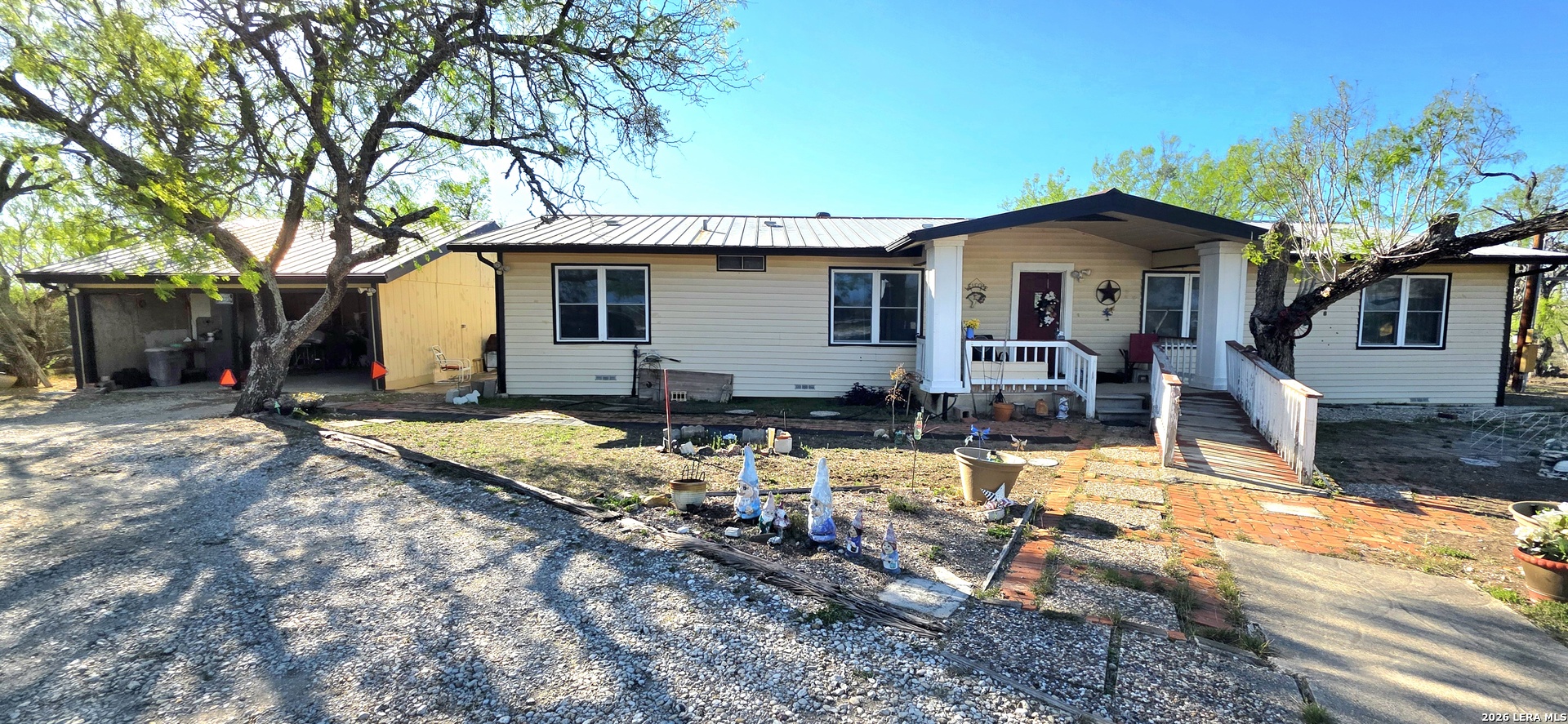 4029 County Road 117 Floresville TX 78114