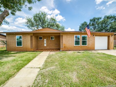 908 Orange Street Jourdanton TX 78026