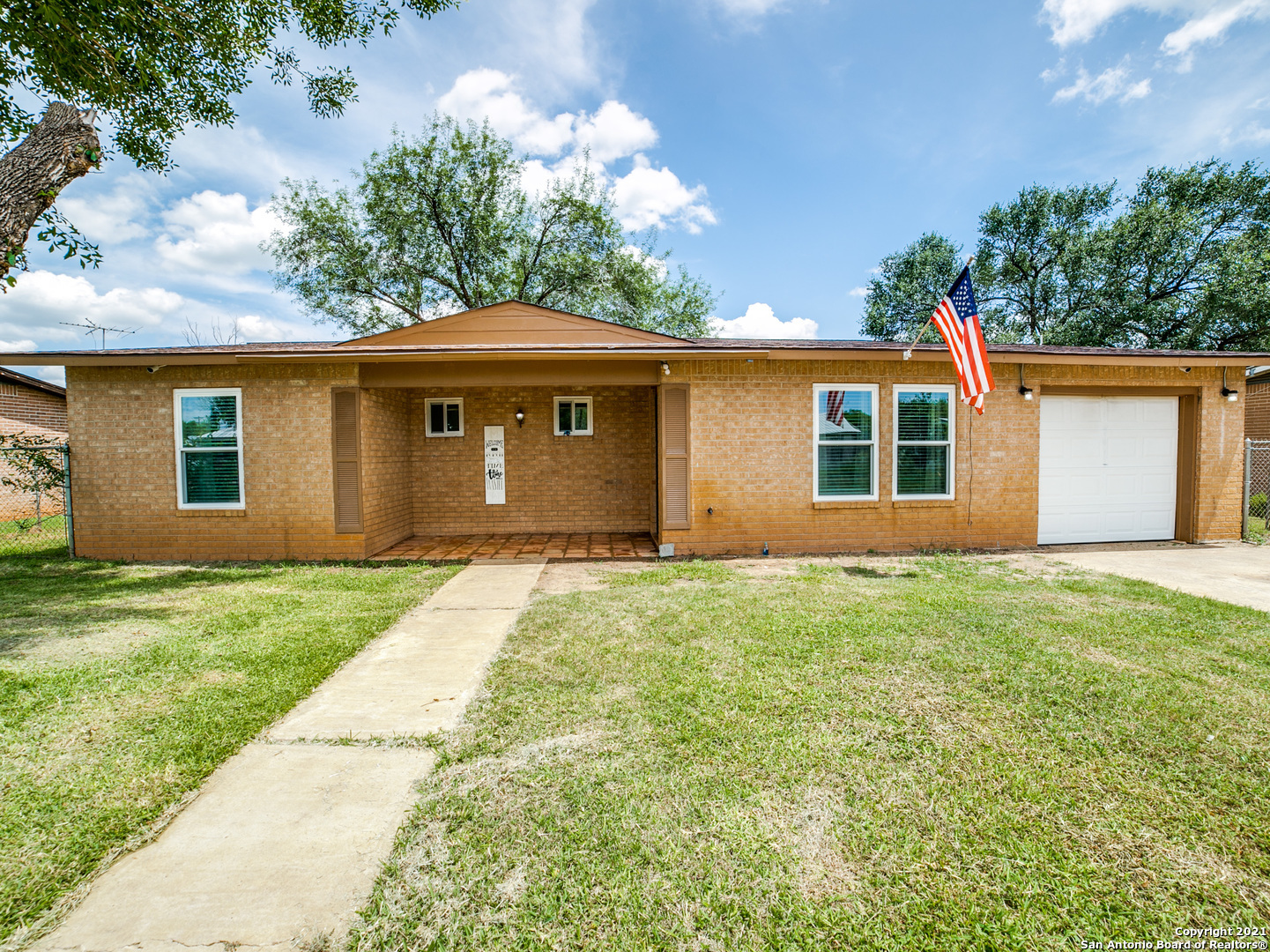 908 Orange Street Jourdanton TX 78026