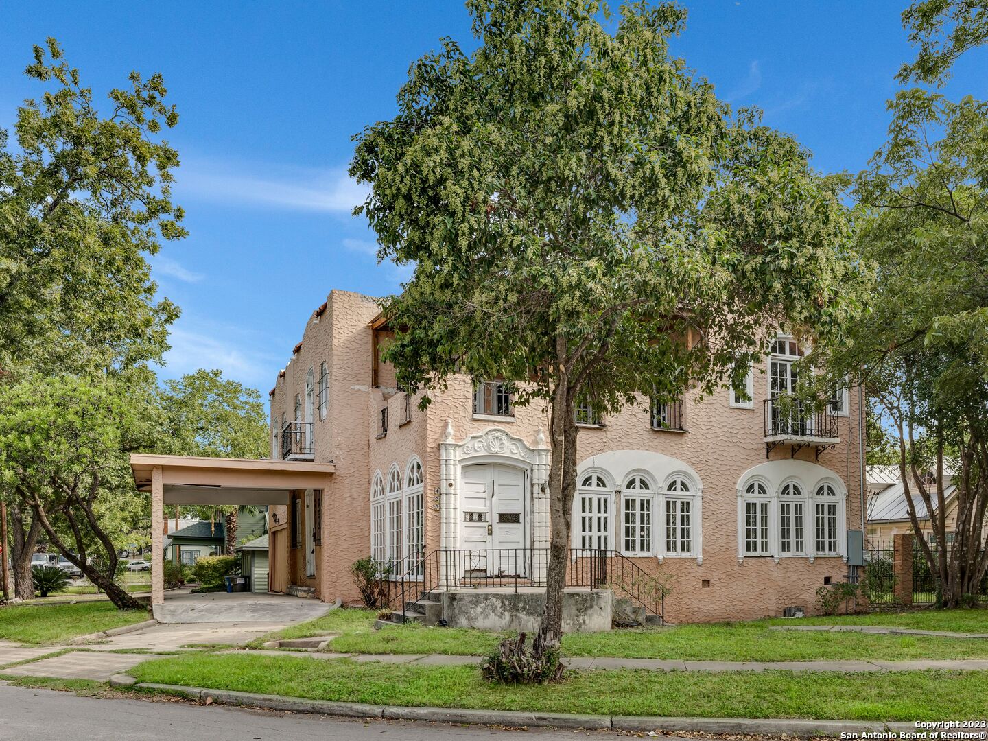 435 W Kings Highway San Antonio TX 78212