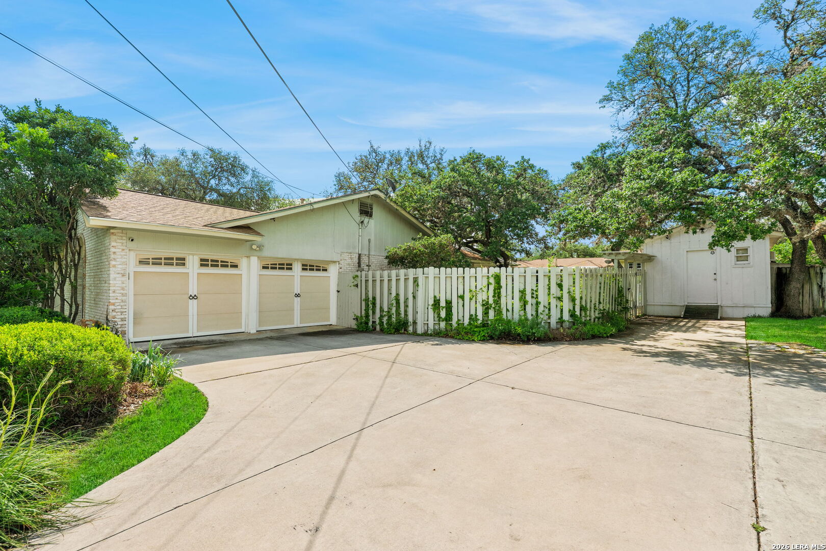 112 Grand Oak Hollywood Park TX 78232