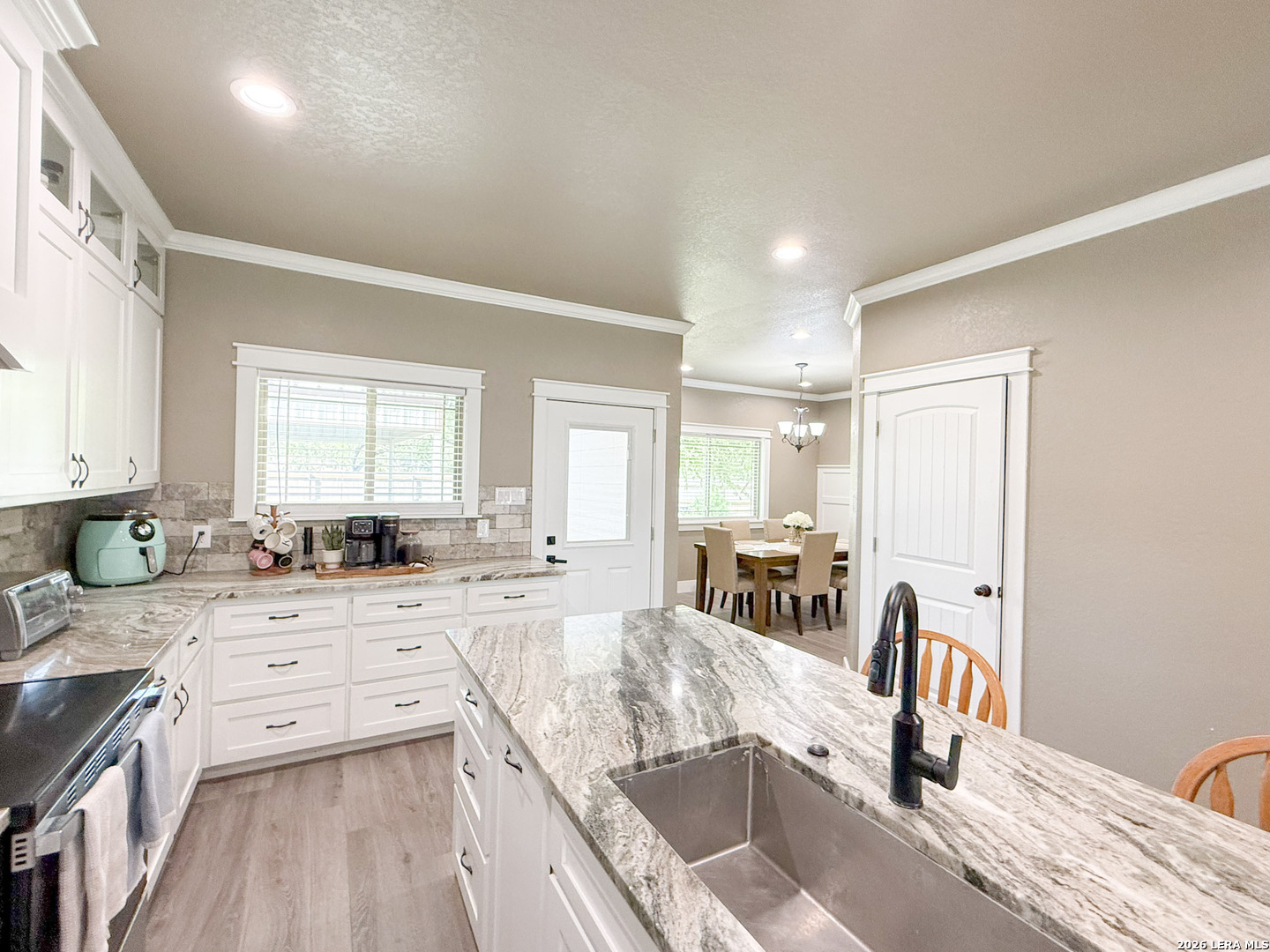 300 Bluebonnet Avenue Devine TX 78016