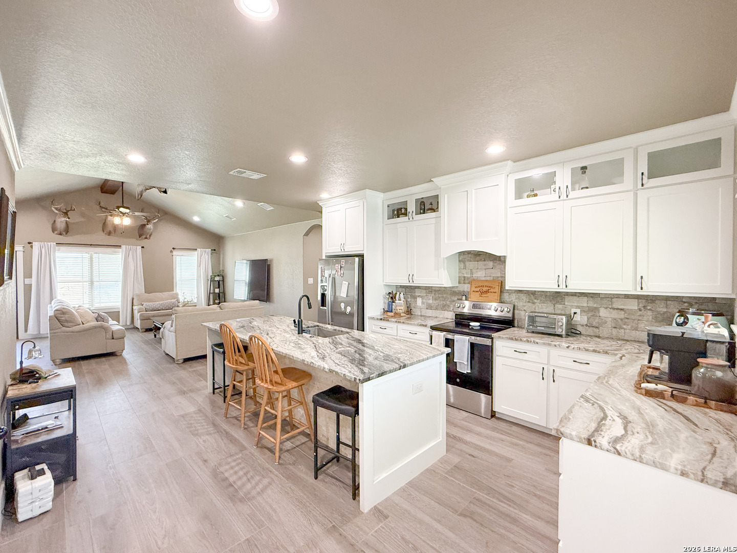 300 Bluebonnet Avenue Devine TX 78016