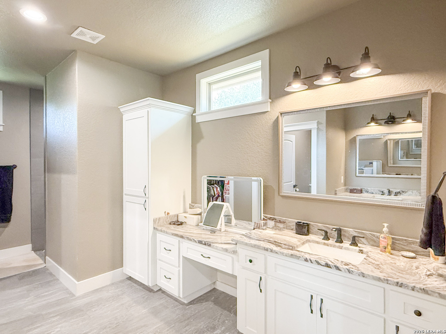 300 Bluebonnet Avenue Devine TX 78016
