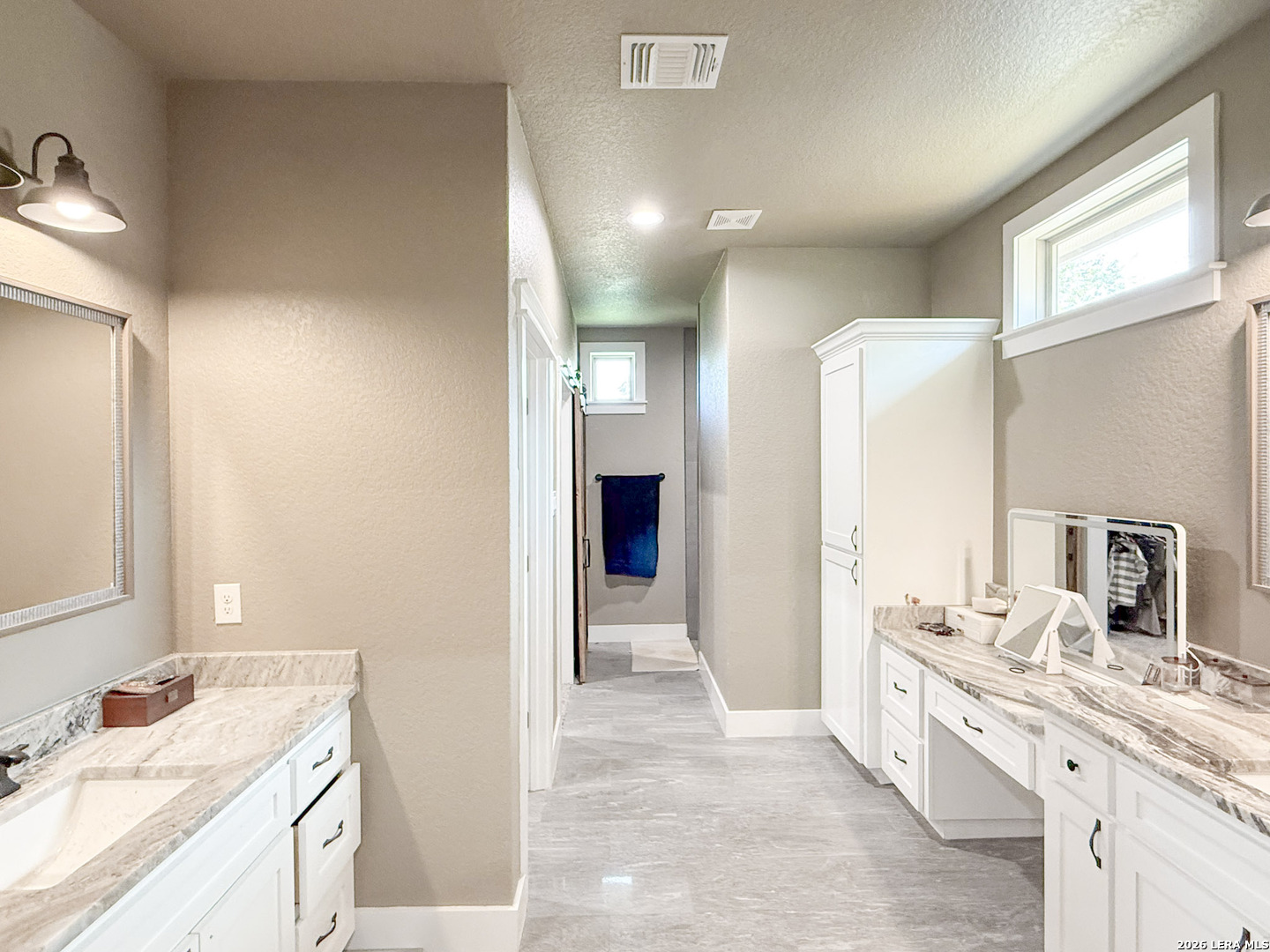 300 Bluebonnet Avenue Devine TX 78016