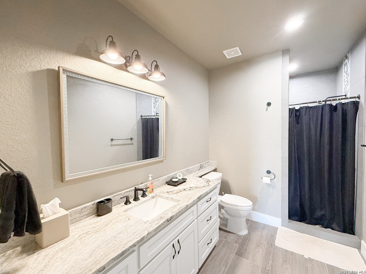 300 Bluebonnet Avenue Devine TX 78016