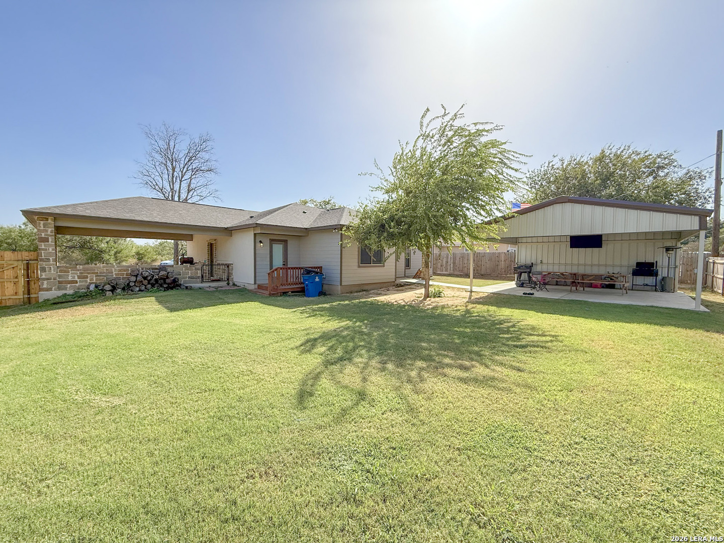 300 Bluebonnet Avenue Devine TX 78016