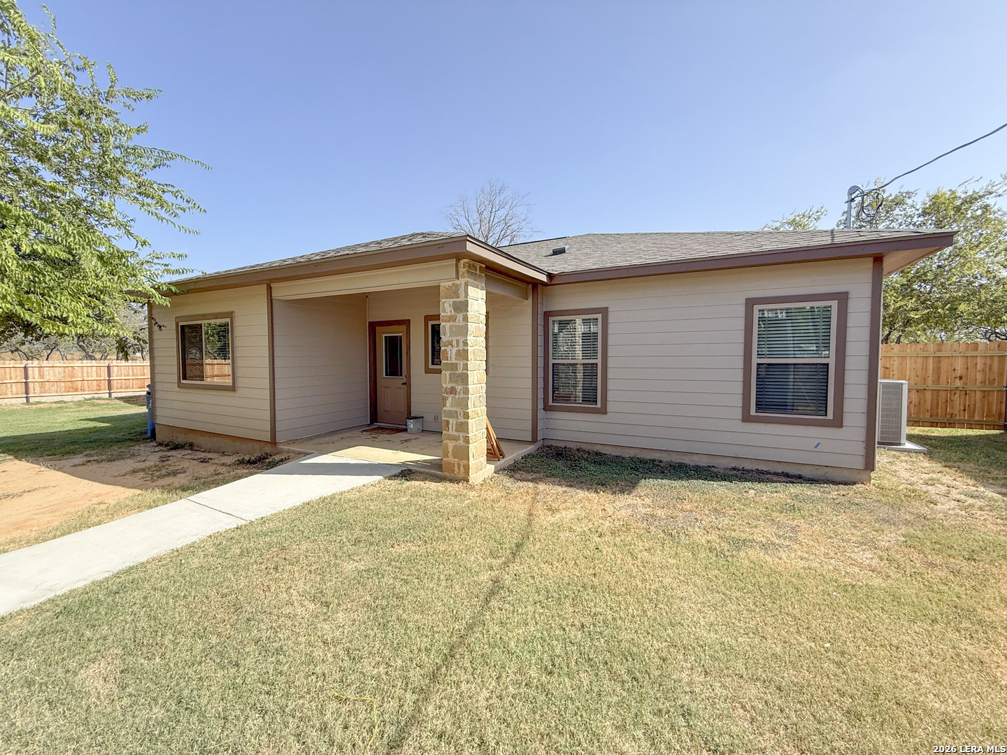 300 Bluebonnet Avenue Devine TX 78016