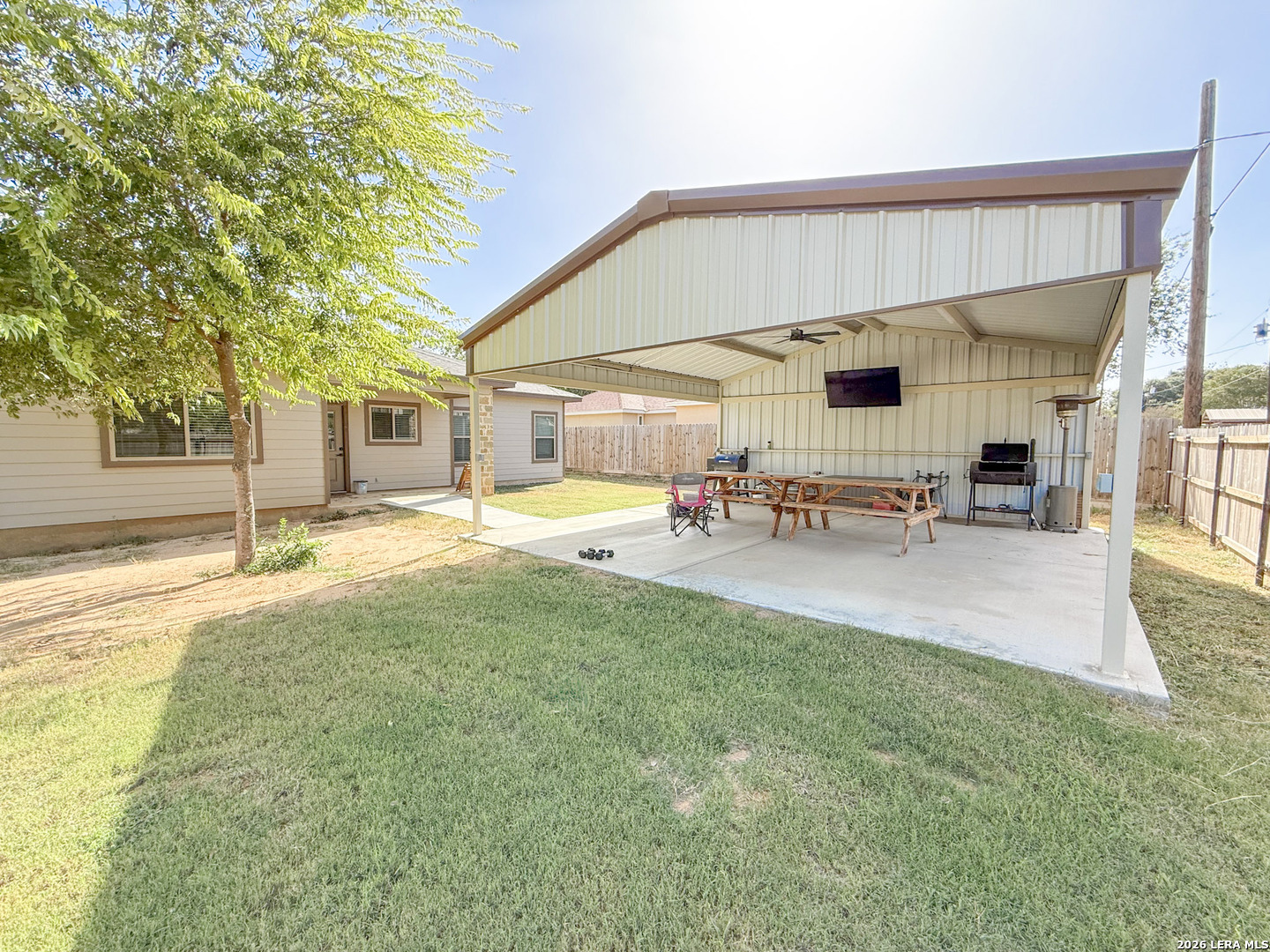 300 Bluebonnet Avenue Devine TX 78016