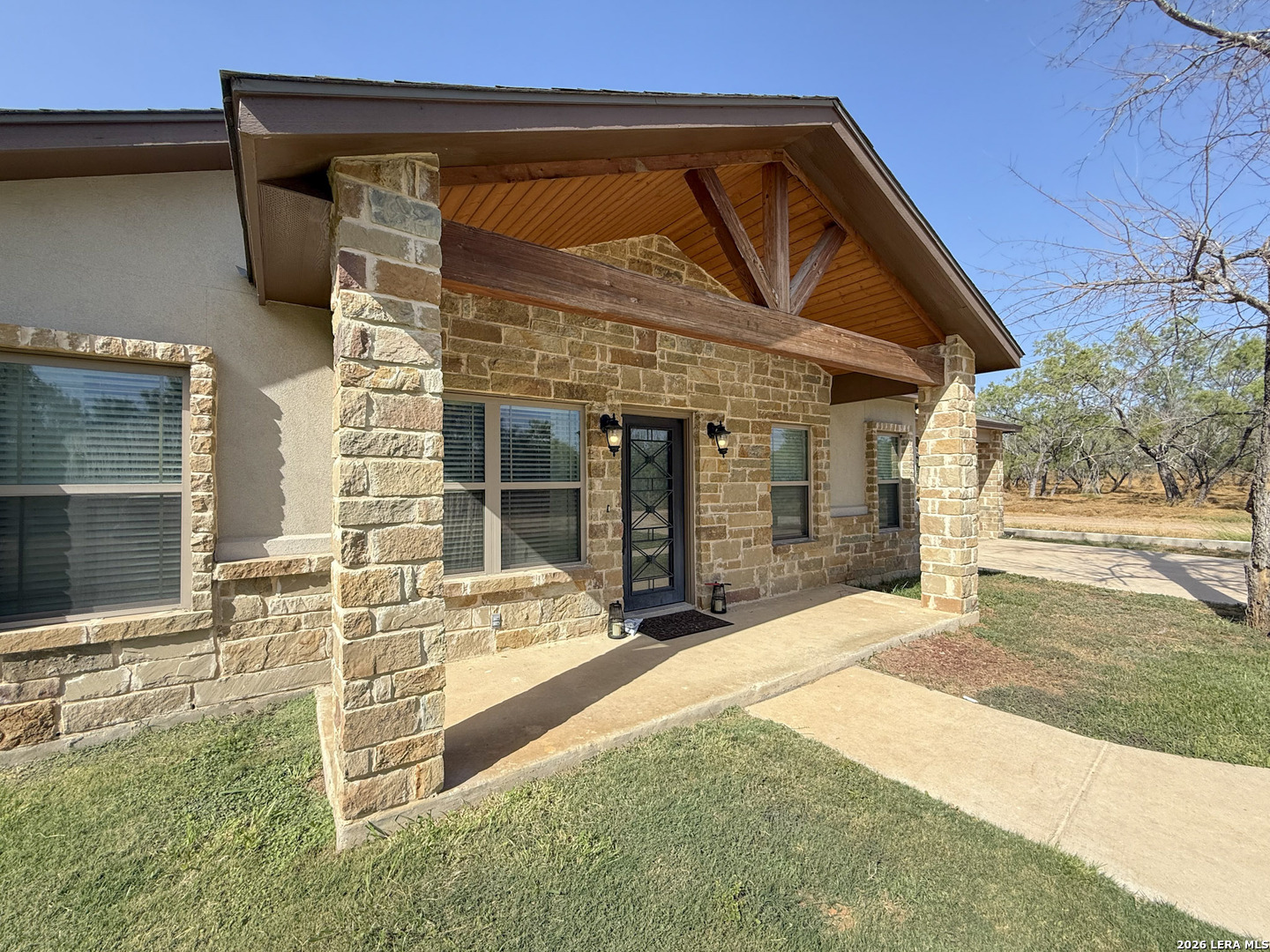 300 Bluebonnet Avenue Devine TX 78016
