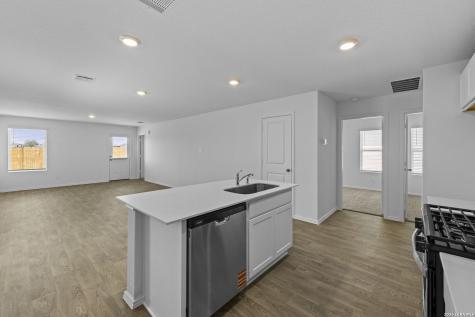 16059 Mahogany Way Elmendorf TX 78112
