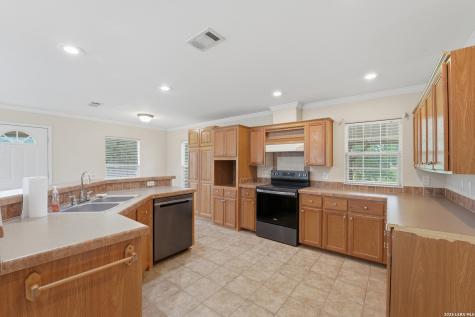 10210 S State Highway 123 Seguin TX 78155