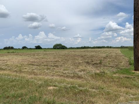 160 Hidden Ranch Court Floresville TX 78114