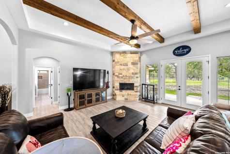 156 Crescent Ridge Adkins TX 78101