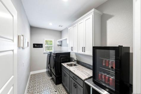 156 Crescent Ridge Adkins TX 78101